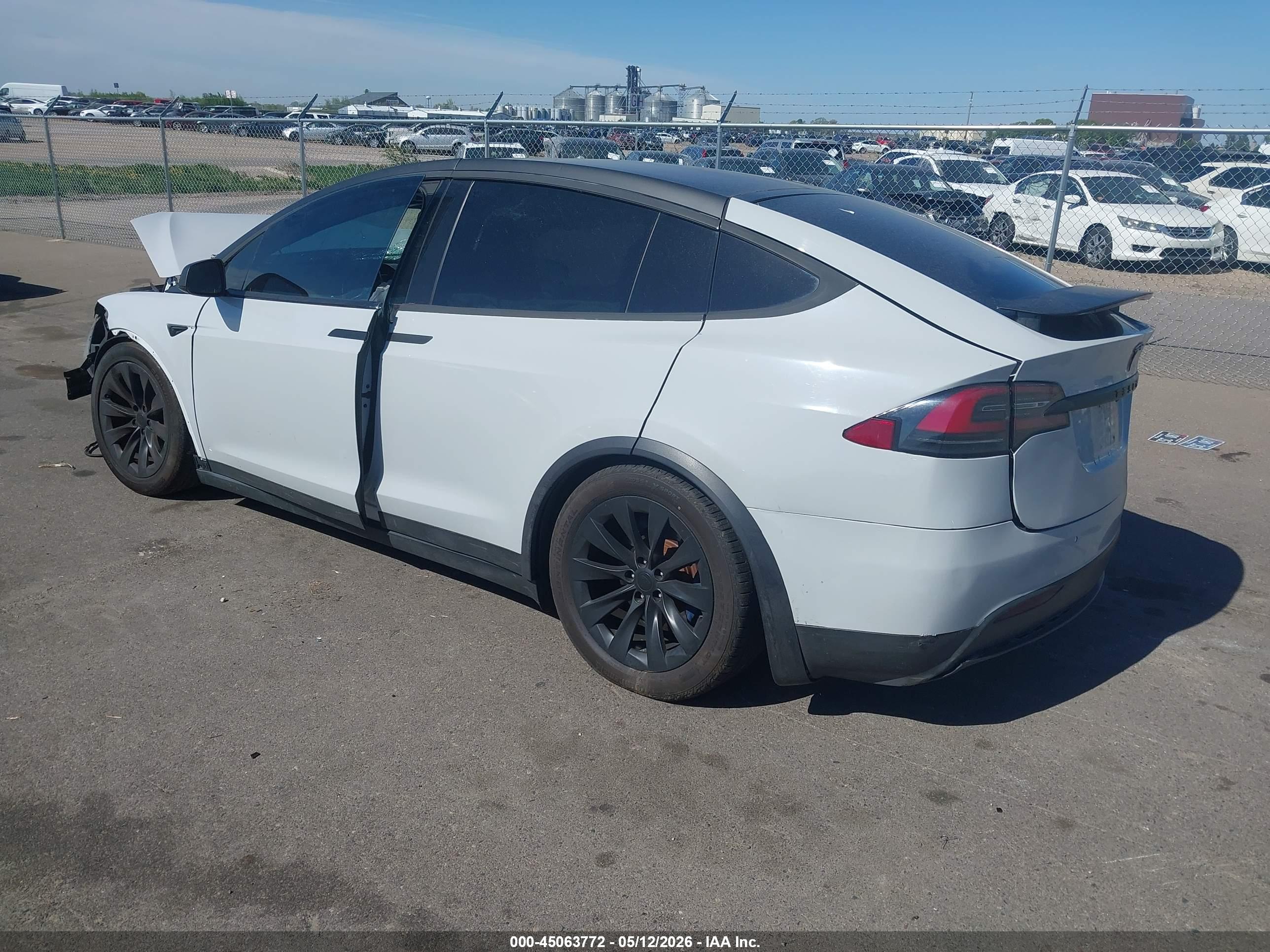2017 TESLA Model X — VIN 5YJXCDE21HF038213 — photo 3